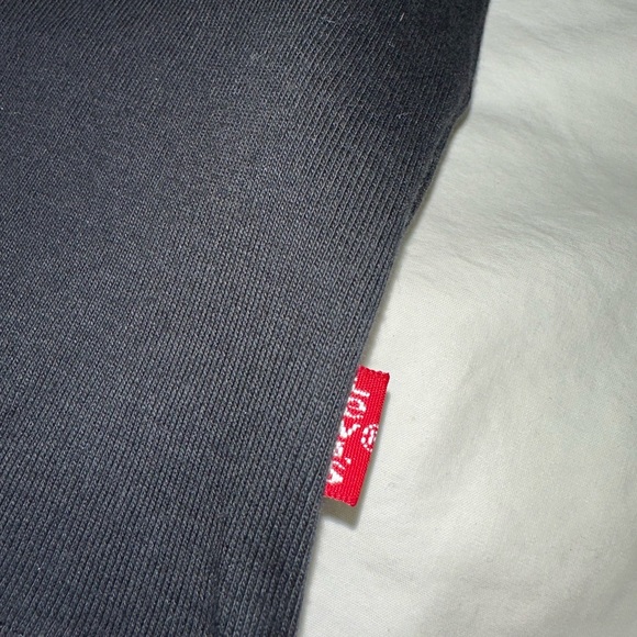Levi’s black long sleeve graphic tee - Picture 3 of 6